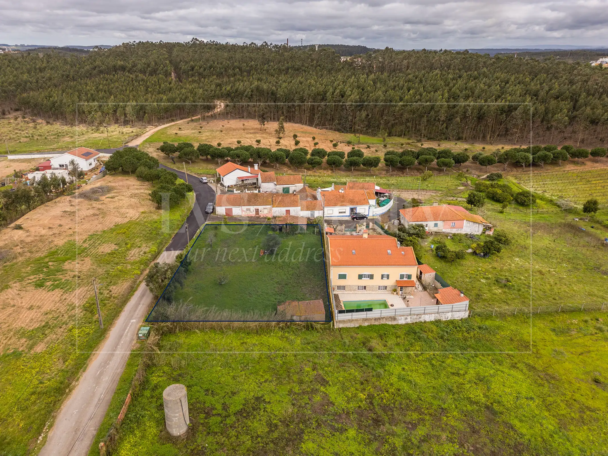 Terreno urbano em Torres Vedras com 1.127 m² e viabilidade de construção para moradia isolada.