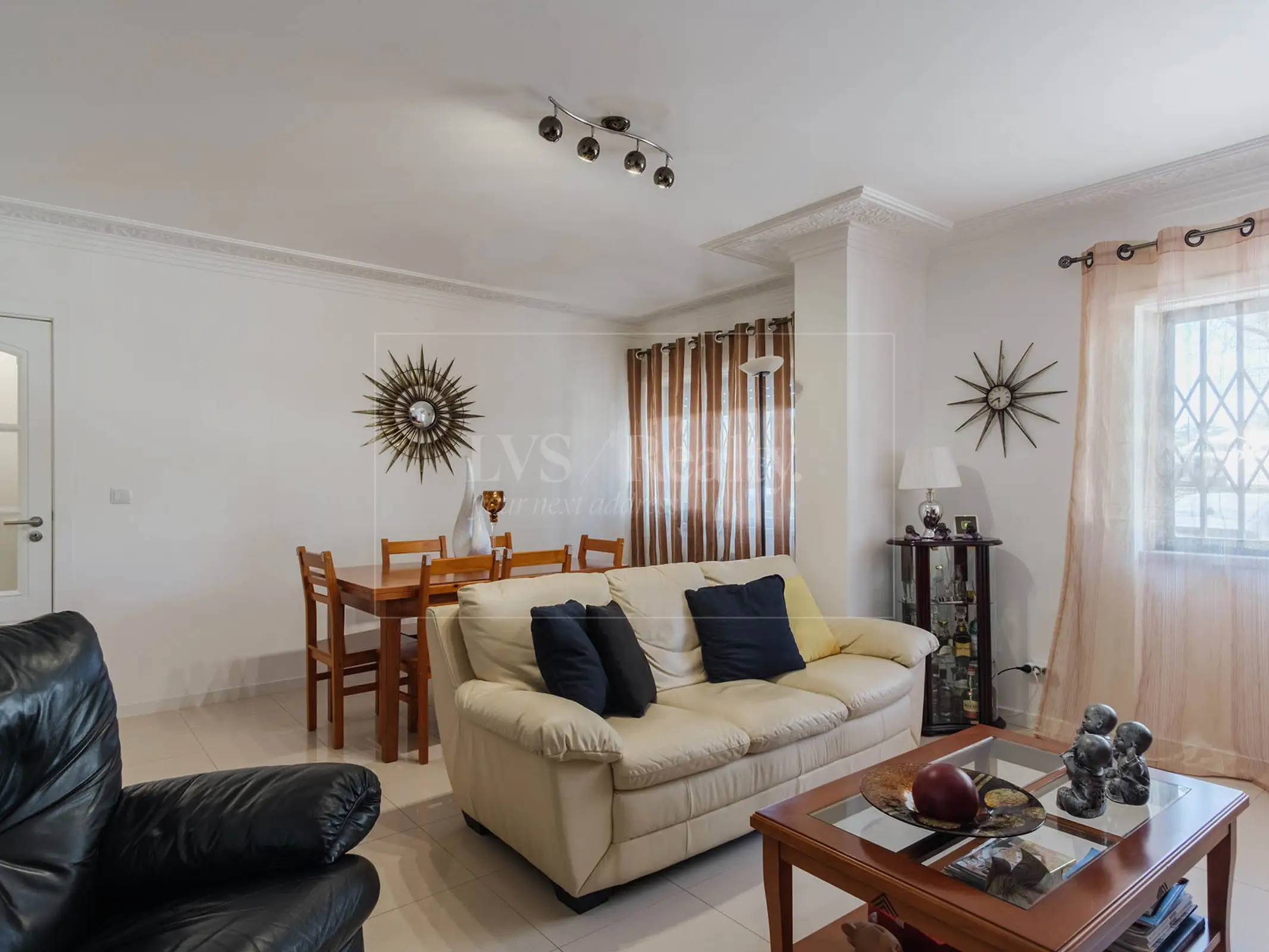 Apartamento T1 Remodelado em Massamá com Elevador – Zona Central